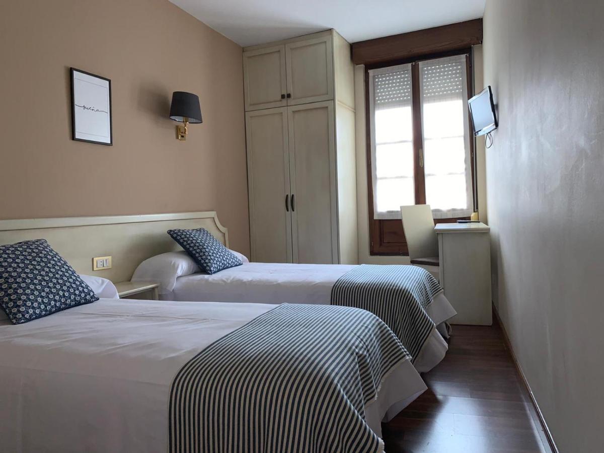 Hotel Los Robles Onís Εξωτερικό φωτογραφία