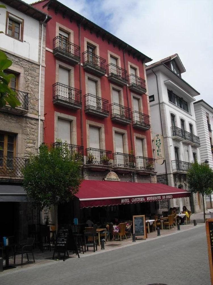 Hotel Los Robles Onís Εξωτερικό φωτογραφία