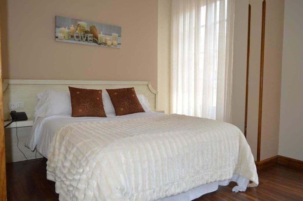 Hotel Los Robles Onís Εξωτερικό φωτογραφία